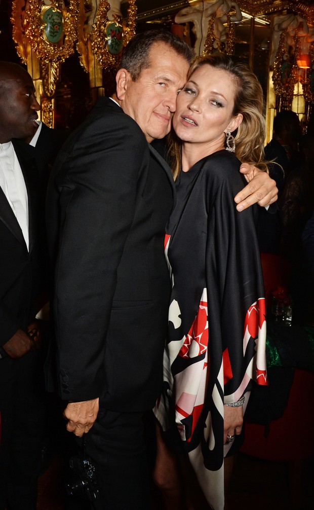 Fotógrafo Mario Testino e Kate Moss em festa em Londres, na Inglaterra (Foto: David M. Benett/ Getty Images)