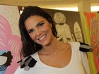 Grávida, Daniella Sarahyba tem roupa grafitada em evento no Rio