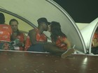 Thiaguinho e Fernanda Souza beijam muito e ele se declara: 'Minha rainha'