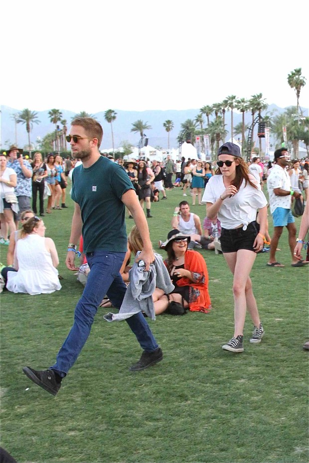 Kristen Stewart e Robert Pattinson no Coachella (Foto: Agência/ Splash News)