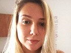 Carolina Portaluppi posa decotada e loiríssima em selfie