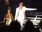 Justin Bieber pede desculpas por 'chutar' a bandeira argentina