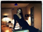 Top Irina Shayk, namorada de Cristiano Ronaldo, posa decotada 