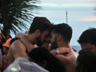 Bloco de Ivete Sangalo promove segundo dia de beijaço gay