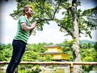 Michel Teló se despede do Japão 'flutuando' mais uma vez em foto