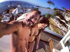 Malvino Salvador faz 'selfie' e mostra barriguinha de grávida de Kyra Gracie