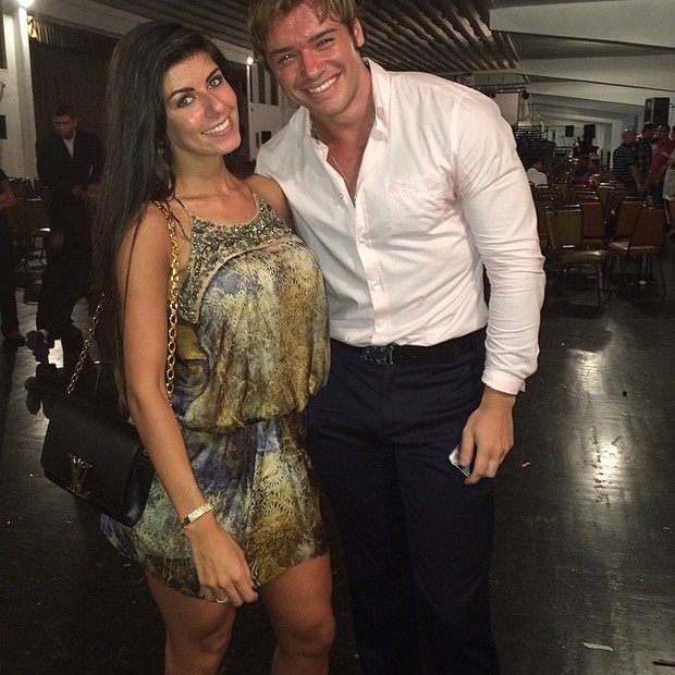 Paola Leça e o namorado, Thor Batista, na formatura dela na Zona Sul do Rio (Foto: Instagram/ Reprodução)