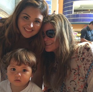 Cristiana Oliveira com o neto Miguel e a filha Rafaella (Foto: Instangram / reprodução)