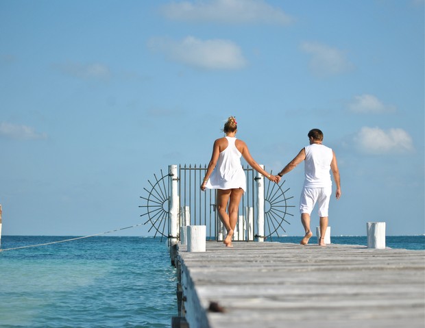 Ângela Bismarchi curte lua-de-mel com o marido em Cancun (Foto: Divulgação)