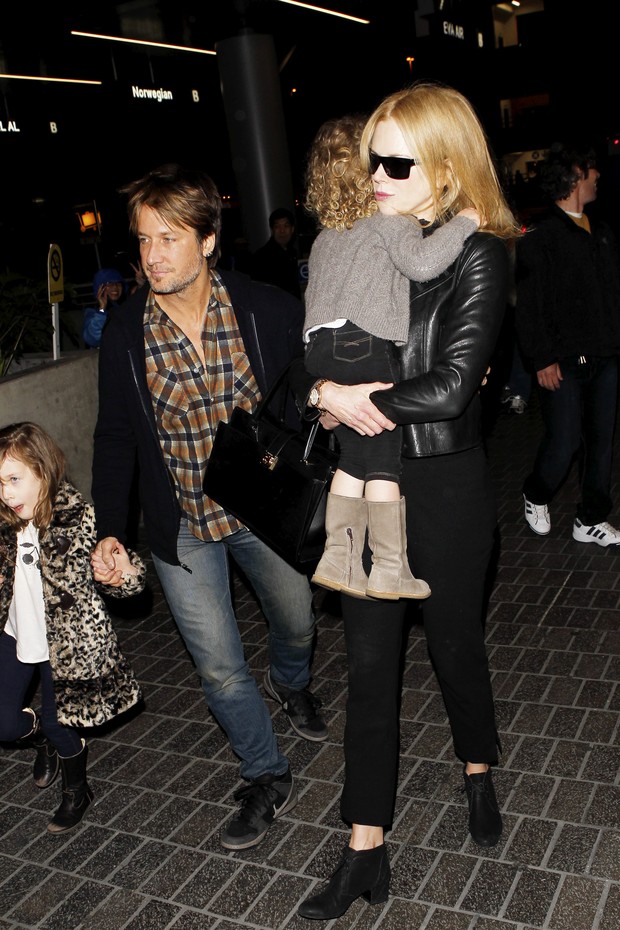 Nicole Kidman com Keith Urban e as filhas X17 (Foto: X17/Agência)