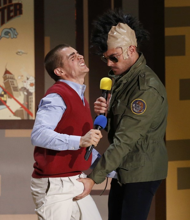Dave Franco e Zac Efron em premiação em Los Angeles, nos Estados Unidos (Foto: Mario Anzuoni/ Reuters)