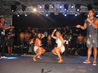 Carla Perez e Scheila Carvalho dançam até o chão em Salvador
