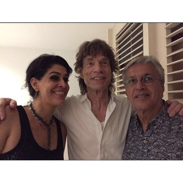 Mick Jagger com Caetano Veloso e Paula Lavigne (Foto: Reprodução/Instagram)