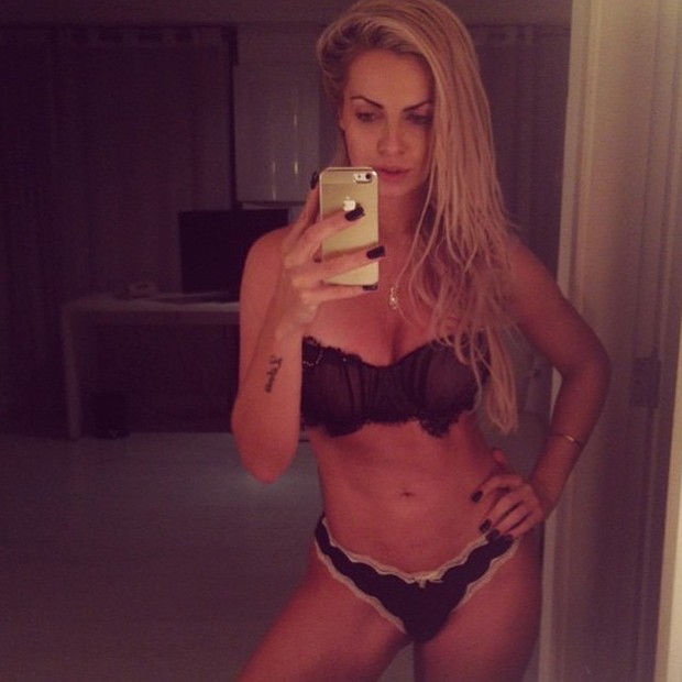 Veridiana Freitas posa de lingerie para selfie (Foto: Instagram/ Reprodução)