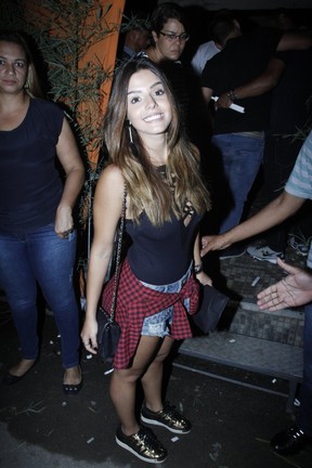 Giovanna Lancellotti em festa na Zona Oeste do Rio (Foto: Marcos Ferreira e Thyago Andrade/ Brazil News)