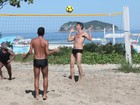 Romário joga futevôlei com Márcio Garcia