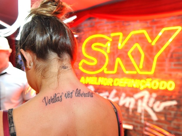 Gisele Itié faz tattoo no Rock in Rio (Foto: Bia Alves /AgNews)