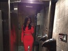 Kim Kardashian posta selfie tirada no banheiro