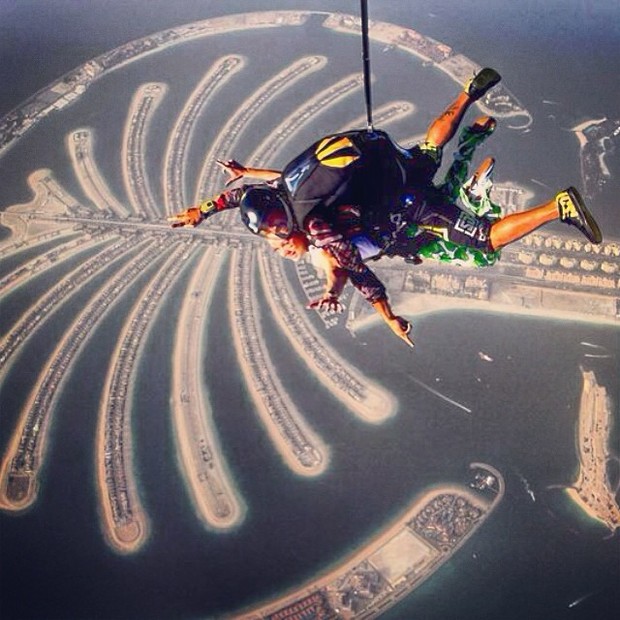 Eliana salta de paraquedas (Foto: Reprodução/Instagram)