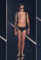 Ausländer propõe um verão elegante em preto e branco ao encerrar o Fashion Rio