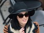 Katy Perry assina contrato de R$ 4 milhões por autobiografia, diz jornal