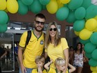 Fernanda Lima e Rodrigo Hilbert vestem cores da seleção em Fortaleza
