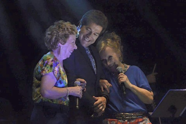 Meire e Marilene, As Galvão, recebem Daniel na gravação de DVD (Foto: Divulgação)