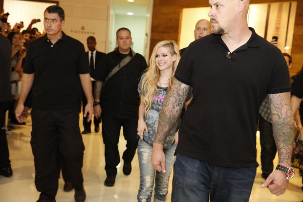 Avril Lavigne em loja no Rio (Foto: Felipe Panfili e Gabriel Reis / AgNews)