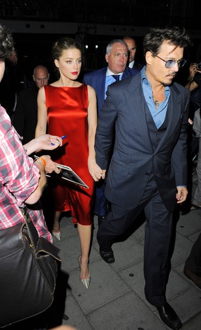 Johnny Depp com a namorada (Foto: Agência/ Grosby Group)