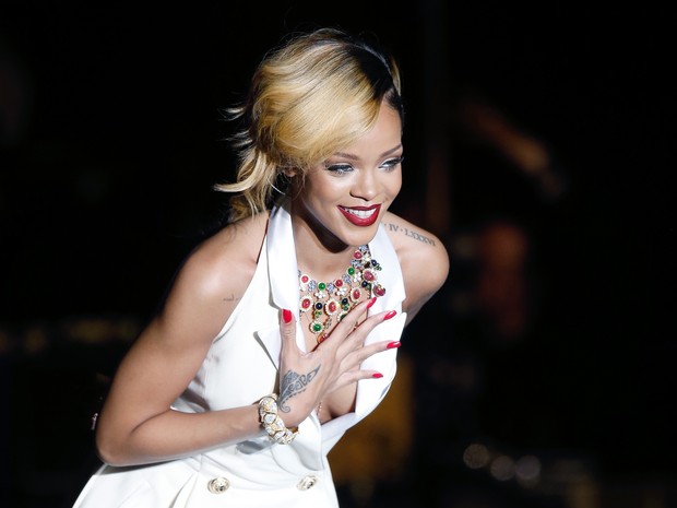 Rihanna se apresenta em Mônaco (Foto: AFP)