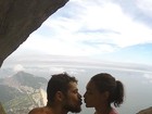 José Loreto posta foto romântica com Débora Nascimento