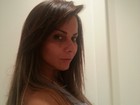 Viviane Araújo alisa os cabelos e mostra o resultado em rede social