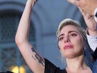 Lady Gaga se emociona ao lembrar mortos em atentado em boate gay