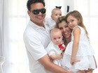 Ex-paquita Roberta Cripriani batiza os filhos gêmeos