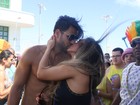 Famosos trocam beijos no sábado de carnaval Brasil afora; veja fotos