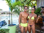 Aline Riscado e Felipe Roque exibem a boa forma com look praia combinando