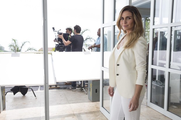 Giovanna Antonelli nos bastidores de campanha (Foto: Divulgação/Felipe Panfili)