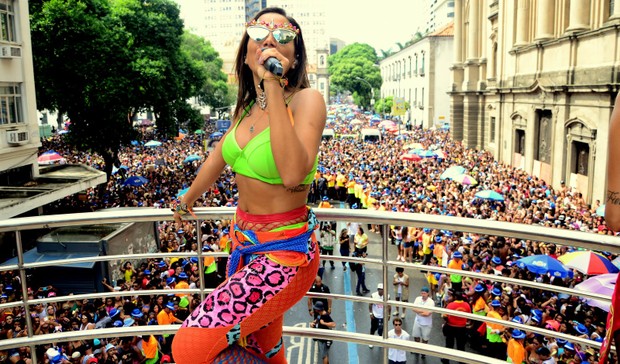 Anitta no Bloco das Poderosas, no Rio (Foto:  Webert Belicio / Ag News )