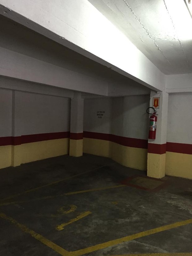 Garagem de Cris Lopes vazia (Foto: Arquivo Pesoal)
