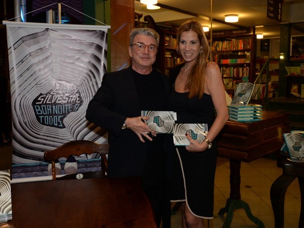 Edney Silvestre e Carla Daniel em lançamento de livro na Zona Sul do Rio (Foto: Felipe Assumpção e Léo Marinho/ Ag. News)