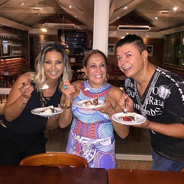 Valesca Popozuda, Susana Vieira e David Brazil em restaurante na Zona Oeste do Rio (Foto: Instagram/ Reprodução)