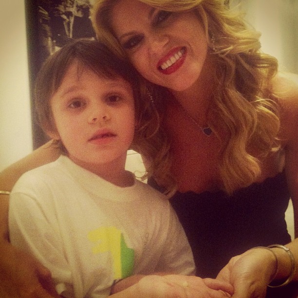 Val Marchiori posta foto com o filho (Foto: Instagram / Reprodução)