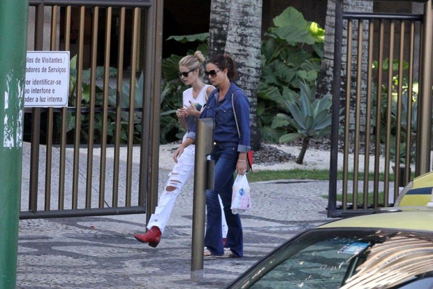 Yasmin e Luiza Brunet passeiam em Ipanema (Foto: JC Pereira / AgNews)