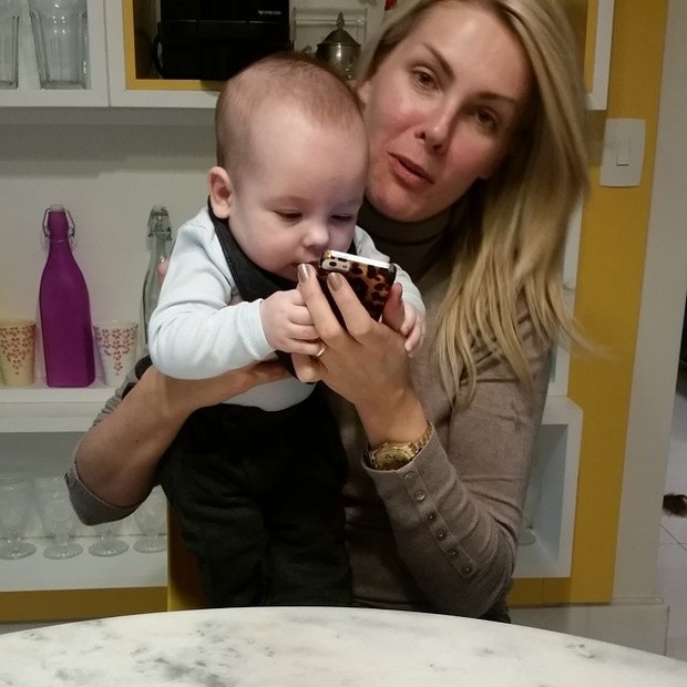 Ana Hickmann com o filho, Alexandre (Foto: Instagram / Reprodução)