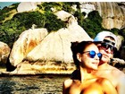 Paloma Bernardi posta foto com Thiago Martins e diz: 'Tô chegando Rio!'