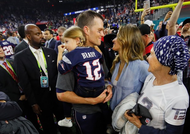 Gisele Bündchen e Tom Brady na final do Super Bowl (Foto: Kevin C. Cox / GETTY IMAGES NORTH AMERICA / AFP)