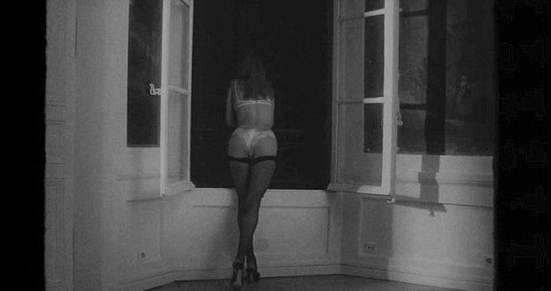 Alessandra Ambrósio dá show de sensualidade em ensaio para revista britânica (Foto: Reprodução do Instagram)