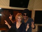 Carlinhos Brown posa ao lado de Shakira: 'Em estúdio com Shakira'