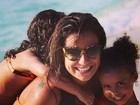 Paula Morais posta foto com filhas de Ronaldo e paparica: 'Saudades'