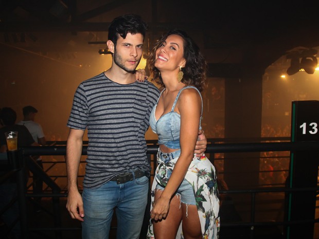Ex-BBB Lia Khey e o namorado, Leandro Bato, em show em São Paulo (Foto: Manuela Scarpa/ Brazil News)